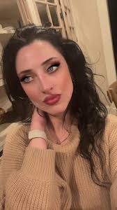 Alexandra Collins (@alexandracollinsnola)