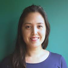 Who teaches online Puppet Arts courses at UConn?