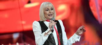 raffaˈɛlla karˈra), is an italian singer, dancer, television presenter, and actress. Raffaella Carra Ora Ha Paura Di Andare In Tv