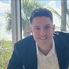 Where can I find an outdoor power outlet in Park La Brea to vacuum my car?