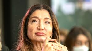Elisabetta Franchi: "Il mio primo marito morto di tumore. Alan? Mi tradiva,  ho messo 7 investigatori"
