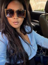 Miandry anareo Eny ny ekipan'ny Luna Cosmetics Sy Ma-Luna mba hanampy Hery  araka izay vita ho an'ny anio 💪🤎🤎🤎🤎