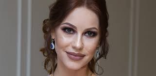 Csak nekem tűnik úgy, hogy csősz boglárka (feleségek luxuskivitelben) egy durván nárcisztikus személyiség? Csosz Boglarka Elarulta Hany Millio Forintot Vett Fel A Story Galara Femcafe