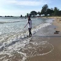 A man who went missing while swimming at pantai batu layar near kota tinggi yesterday, was found drowned this afternoon. Batu Layar Beach Resort Beach In Pengerang