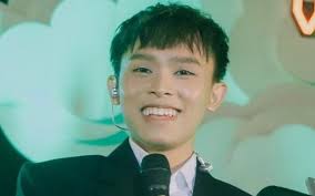 Bí mật sau những bó hoa tiền và cát-xê 200 triệu đồng của Hồ Văn Cường