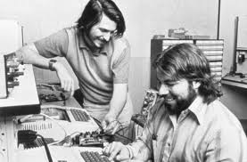 So check him out in our quick life story. Das Einstige Wohnhaus Der Eltern Von Steve Jobs In Dem Die Ersten Apple Computer Zusammengelotet Wurden Kommt Unter Denkmalschutz Stuttgarter Nachrichten