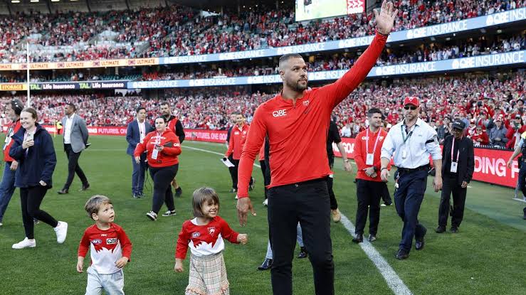 AFL 2023: Lance Franklin tribute, retire, end of an era, lap of honour,  SCG, packed house, Sydney Swans, farewell, Buddy Franklin, Hawthorn,  Jesinta Franklin