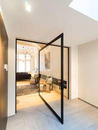 glazen pivoterende deur op maat met helder glas en een zwart frame stalen deuren huisdesign thuis