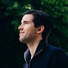 Fish follows diver all the way back to shore — and the diver teaches him a  sound so that they can meet up every time he's in the water❤️🐟