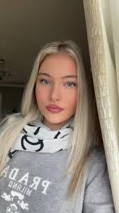 Ella Bray's Instagram, Twitter & Facebook