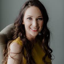 Lindsay Crow's Instagram, Twitter & Facebook