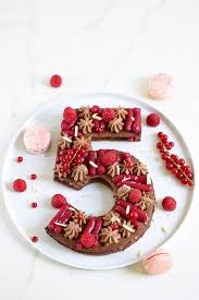 Gateau Chiffre Framboise Chocolat Recette Facile Un Dejeuner De Soleil Recette En 2020 Gateau En Chiffre Gateau Chocolat