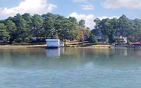 The shoreline marina has boat rentals. Georgia Boat Rental For Fishing Skiing Family Boats In Ga