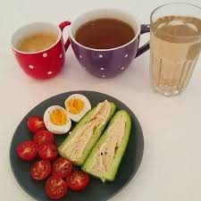 Ganz Einfaches Fruhstuck Tomate Ei Und Gurke Mit Hummus Dazu Kaffee Detox Tee Und Teeschorle Heute Blueber Einfache Gerichte Einfaches Fruhstuck Ernahrung