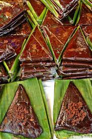 Kalamay Is A Sticky Sweet Delicacy Introduced In Mindoro It Is Made Of Glutinous Rice Grated Coconut B Filipino Desserts Kalamay Recipe Pilipino Food Recipe