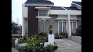 Taman minimalis di dalam rumah rumah di taman kencana , jakarta utara, karya hive design & build tahun 2015 (sumber: 68 Desain Rumah Minimalis Plus Taman Desain Rumah Minimalis Terbaru