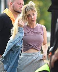 Actress kaley cuoco had her first taste of tv success with the family sitcom 8 simple rules in kaley christine cuoco was born on november 30, 1985, in camarillo, california, to parents layne. Nkbmfe Om68pem