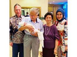 Berapi najib kena dengan tun mahathir! Umie Aida Bawa Anak Angkat Bertemu Tun Mahathir Dan Isteri