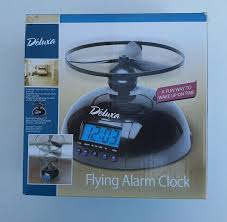 De bezige bij is een amsterdamse uitgeverij, die op 12 december 1944 illegaal werd opgericht door geertjan lubberhuizen en rut matthijsen. Wecker Flying Alarm Clock Kaufen Auf Ricardo