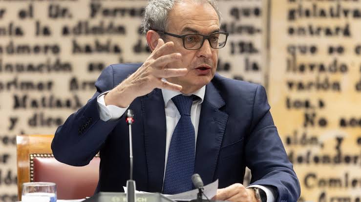 El juez del ‘caso Plus Ultra’ abre una pieza separada para investigar a  Zapatero por delito fiscal y contrabando de joyas