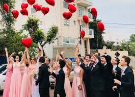 Auf einer hochzeit richtig angezogen zu sein ist nicht immer ganz einfach: Was Anziehen Als Hochzeitsgast Tipps Fur Frauen