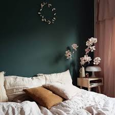 Grunes Schlafzimmer Wand Mit Rosa Vorhangen Sfgir Grunes Mit Rosa Schlafzimmer In 2020 Green Bedroom Walls Interior Inspiration Bedroom Bedroom Interior