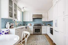Here's an example of such a layout. How To Design The Perfect U Shaped Kitchen