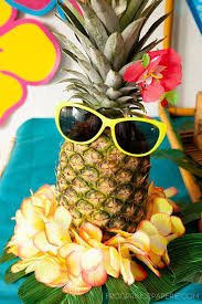 Easy Luau Party Ideas And Tiki Bar Set Up Frog Prince Paperie Hawaiian Party Decorations Hawaii Birthday Party Luau Theme Party