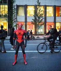 japanese spiderman on instagram スーツ 自動乾燥機能や体温調節機能が備わっている 耐久性も抜群 と言いたいが 夏は極暑 で 冬は極寒 これらに耐えるのは最新テクノロジーではなく 極寒 スパイダーマン スーツ
