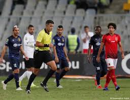 مباراة الأهلي والترجي في تونس تنطلق بعد ساعة من موعدها المحدد في ملعب العقربي في رادس، وكانت قد تأجلت بسبب أعمال الشغب قبيل بدء المباراة. Lgf0 Jm3pu1fym