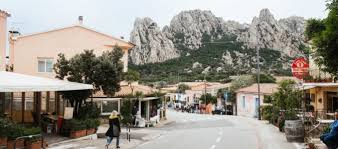 Även om det faktiskt inte finns någon officiell lista över påvar innehåller annuario pontificio, som publiceras varje år av kurian, en lista som allmänt anses vara den mest auktoritativa. Markt In San Pantaleo Auf Sardinien Womoliebe De