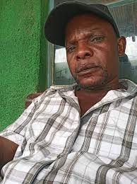 Hy am a chubby woman who is looking for someone who is serious in a  relationship with me I have no kids and not working i need someone 33 to 40 