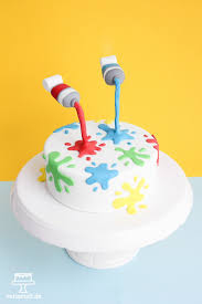 Das geheimnis hinter den faszinierend aussehenden schwebekuchen, sind eigentlich die verschiedenen halterungen wie holzstäbchen, salzstangen, zahnstöcher und trinkhalme. Torten Galerie Vertortelt De Schwebekuchen Kindertorte Motivtorten