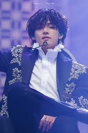 Hochwertige kissen & kissenbezüge zum thema bts kim taehyung von unabhängigen künstlern und designern aus aller welt. 191130 Melon Music Awar Bts Taehyung Kim Taehyung Taehyung