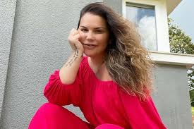 Katia aveiro has not been previously engaged. Katia Aveiro Em Bate Boca Com Fa Apos Ser Acusada De Nao Trabalhar A Ferver Vidas