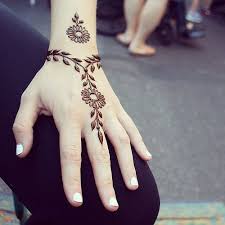 You can ink henna tattoos on your hands, arms, chest, back and other places, so just choose your favorite spot! Henna Tattoo Designs Tattoos Beautiful