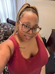 Lacey Hinkle's Instagram, Twitter & Facebook