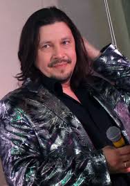 Ispolnitel Hita Ah Kakaya Zhenshina Mechtaet Chtoby Na Ukrainu Vernulsya Mir Ekspress Gazeta