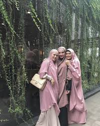 Mar 19, 2021 · mengenal hijab traveler, kerudung 4 warna yang raih sertifikat muri. Mengenal French Khimar Hijab Panjang Yang Menyatu Dengan Tunik
