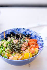 Poke Bay Hawaianische Schusselgerichte Mit Japanischen Einflussen Poke Bowl Laden Ein Koln Restaurant Sharing Einfache Gerichte Lebensmittel Essen Essen