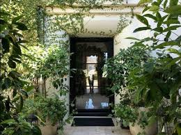 Khloe Kardashian Just Sold Her Calabasas Mansion For A Record Price Of 15 5 Million Take A Look Inside Business Insider
