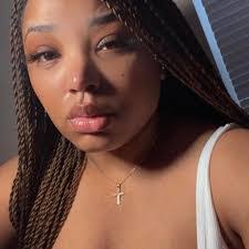 Marie Butner's Instagram, Twitter & Facebook