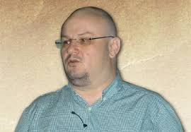 Microsoft: We Don't Compete with Linux, But with Linux Vendors