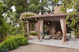 Sitzecken garten garten terrasse haus und garten gartenanlage garten gestalten garten mediterrane terrasse sitzplatz im garten überdachung garten mediterraner garten rustikal. 360 Uberdachter Sitzplatz Und Sichtschutz Ideen In 2021 Gartengestaltung Hintergarten Garten