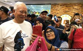 Kini tv uploaded a video of the chilling incident as we see syed saddiq being escorted by a group of traffic police and other people. Why Time Toll Announcement With Semenyih By Election Asks Najib Free Malaysia Today Fmt