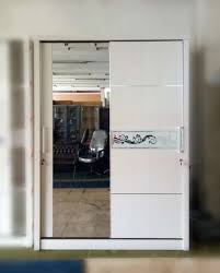 Model lemari pakaian minimalis lainnya yang di tahun 2018 ini banyak diburu adalah lemari pakaian minimalis dengan pintu geser. Lemari Pakaian 2 Pintu Sliding Jumbo Hpl Putih Minimalis Cermin Mebel 804047567