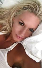 Rich_White_wife_slut - 9 photos