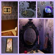 Although differing slightly in each location, the attraction places riders inside a haunted manor with 999 happy haunts. Pin By Natalia Corrieri On Decorate Disney Style Haunted Mansion Decor Disney Home Decor Disney Themed Rooms