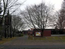 Die seniorenwohnanlage wird nach dem konzept des betreuten wohnens geführt. Datei Bredenbeck Dietrich Bonhoeffer Haus Jpg Wikipedia
