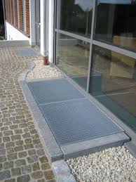 Lichtschacht Aus Beton Mit Gitter Lichtschacht Beton Lichtschacht Lichtschachtabdeckung